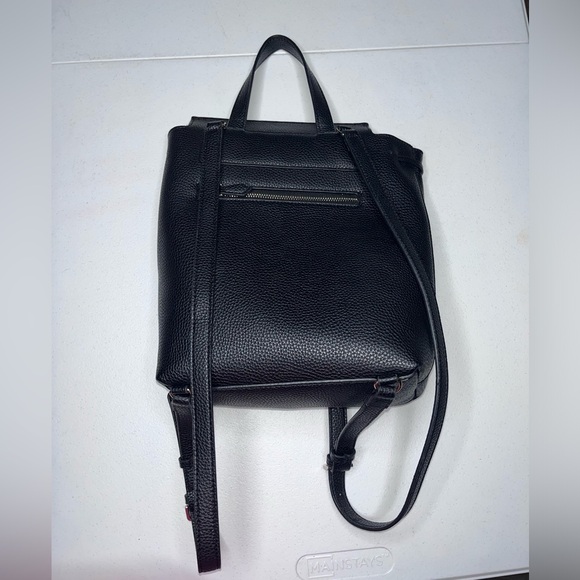 GUESS bucket draw string leather backpack In perfect new condition - Picture 3 of 6